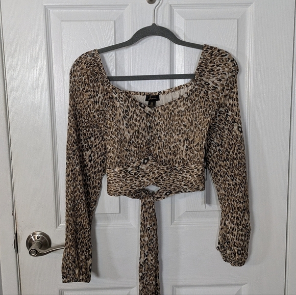 NWT Japna Tie-Back Leopard Print Flirty Long Sleeve‎ Faux Wrap Top Size Medium - Picture 1 of 11